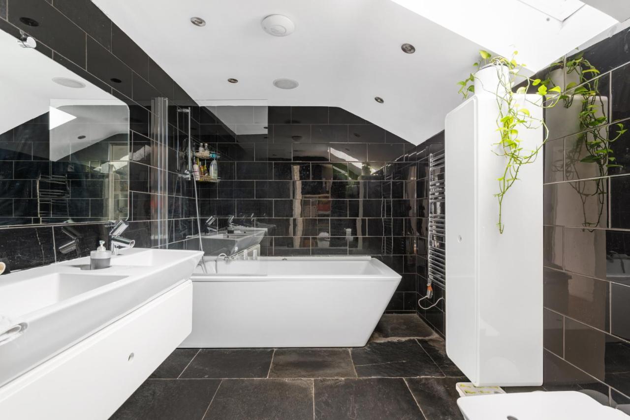Ferienwohnung Studio For 3 With A Private Balcony In A Cubic House With Outside Pool London Exterior foto